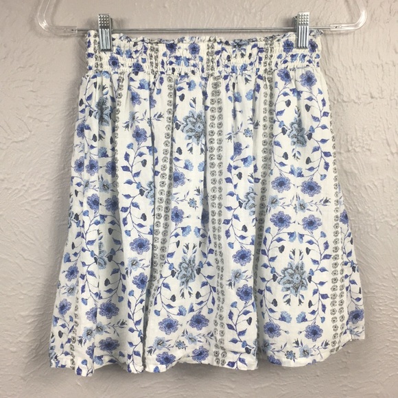 Old Navy Dresses & Skirts - Old Navy Blue & White Floral Print Mini Skirt S